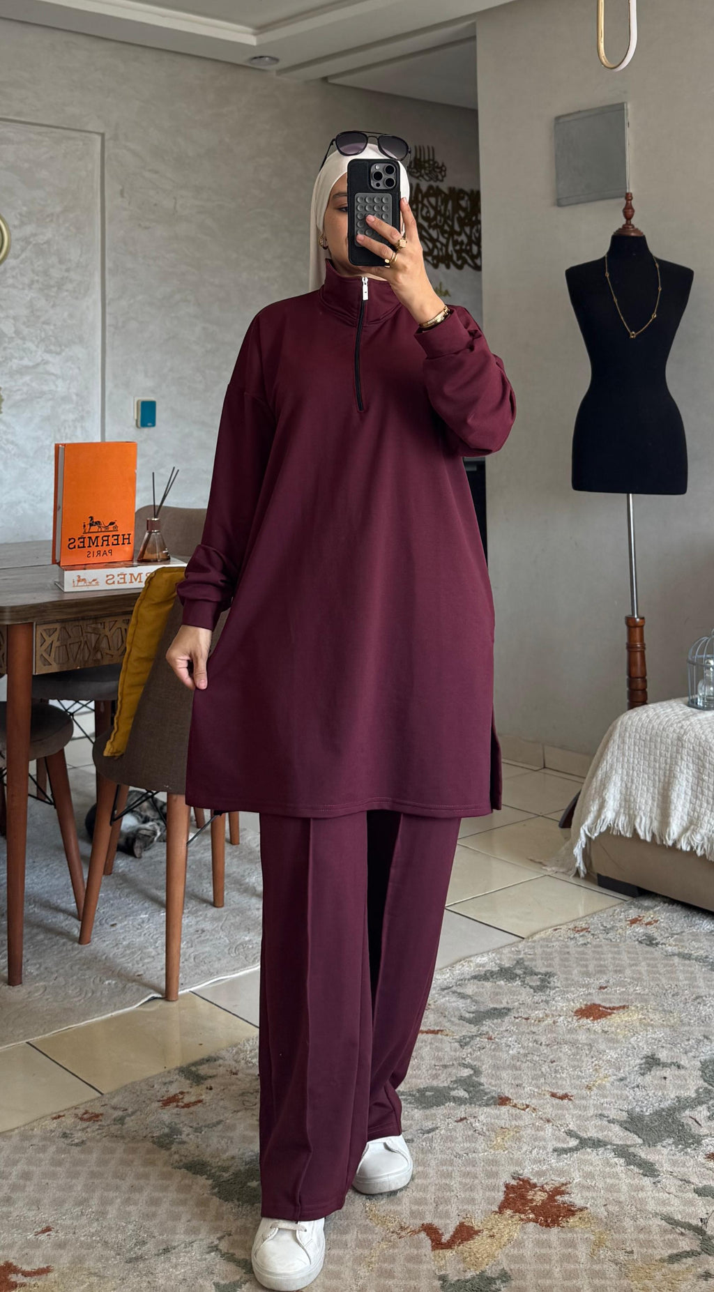 طقم نسائي محتشم من قطعتين — تونيك طويل بسحاب وقماش ناعم