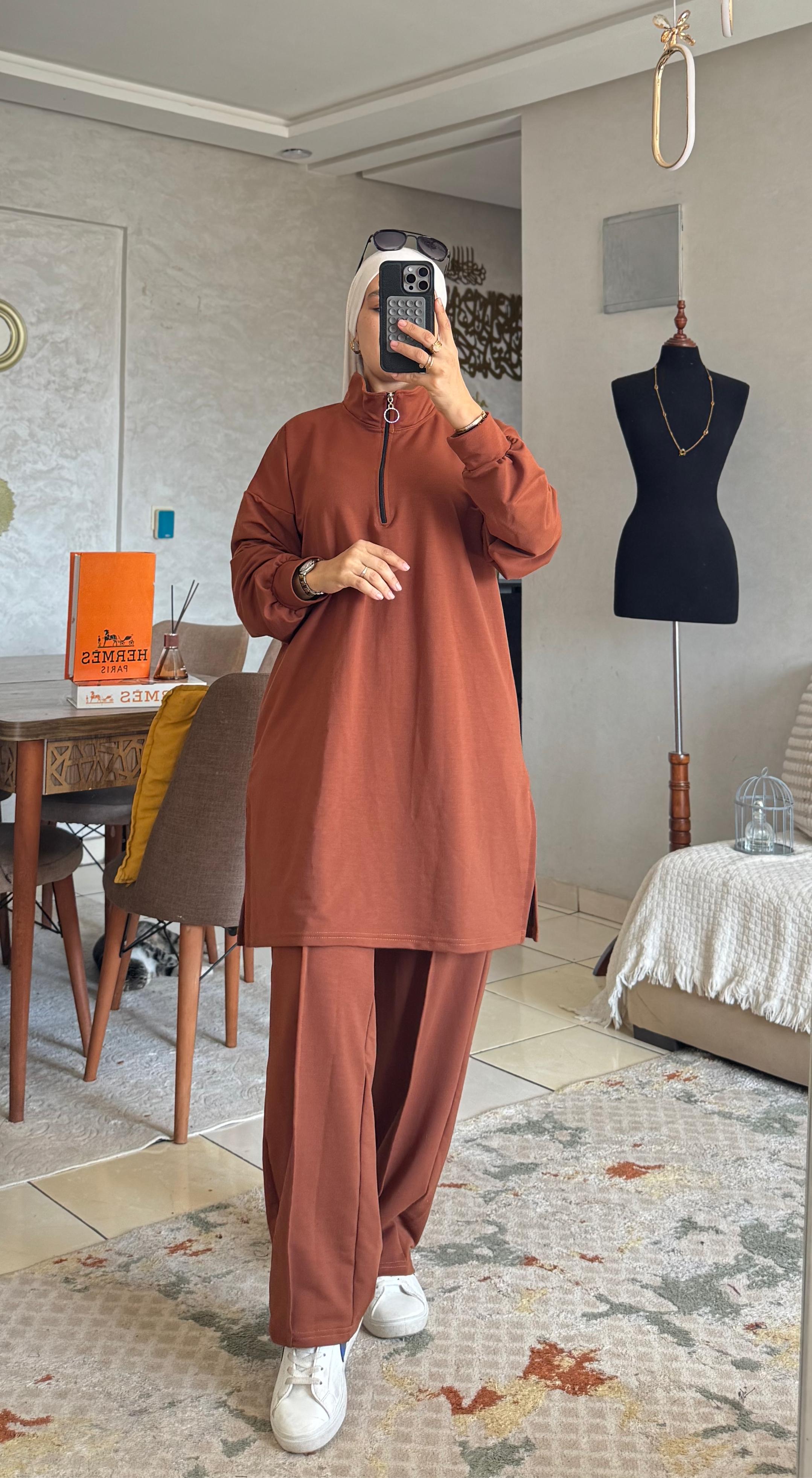 طقم نسائي محتشم من قطعتين — تونيك طويل بسحاب وقماش ناعم