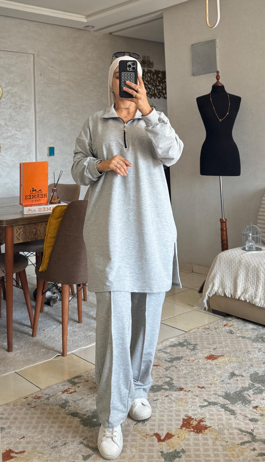 طقم نسائي محتشم من قطعتين — تونيك طويل بسحاب وقماش ناعم